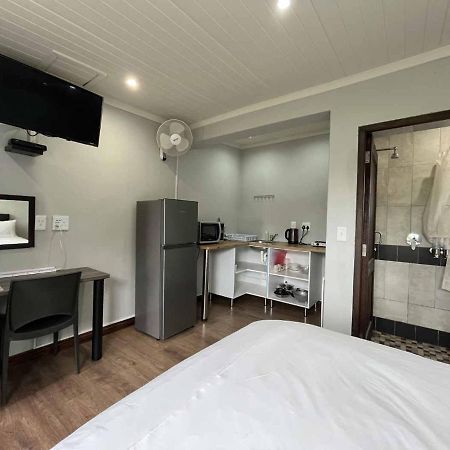 Halleria Self Catering Уайт-Ривер Экстерьер фото